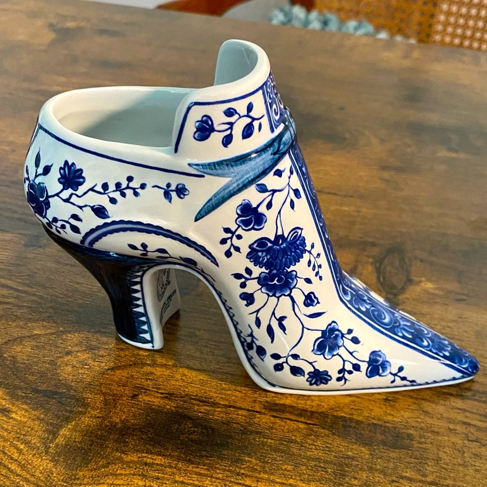 Authentic Delft Blue Porcelain High Heel Shoe Figurine Williamsburg Restoration